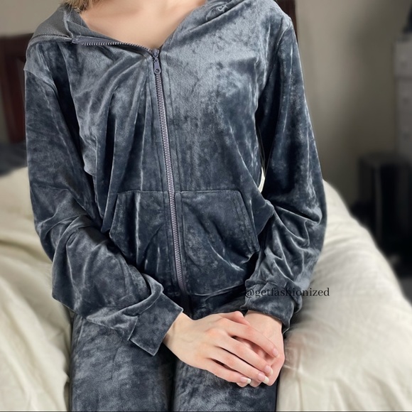 ✨New✨ Velour Jacket and Pants Set - Picture 4 of 6